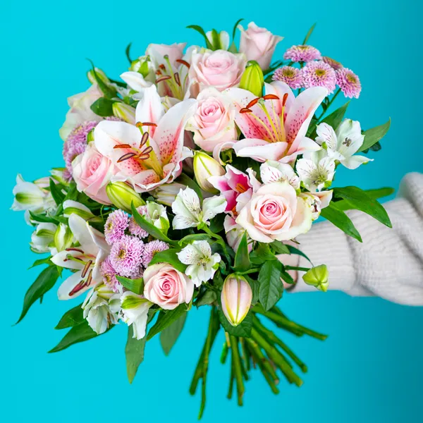 Lily bouquet with mixed flowers